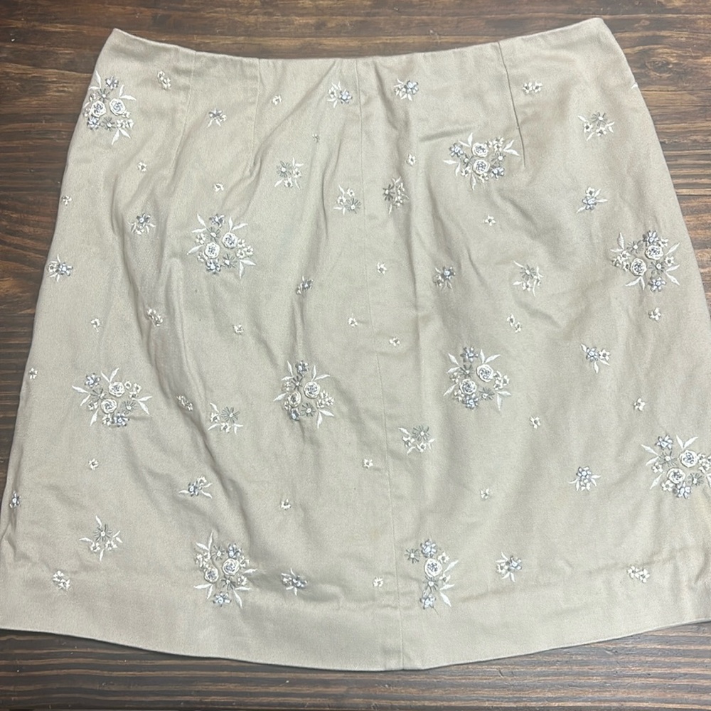 323 Ann Taylor Beige/ Tan Cotton Skirt with Embroidered Floral 6P